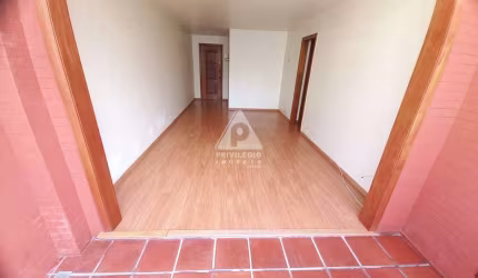 Apartamento à venda, 2 quartos, rua transversal no posto 4, fundos, vista livre, Copacabana, RJ