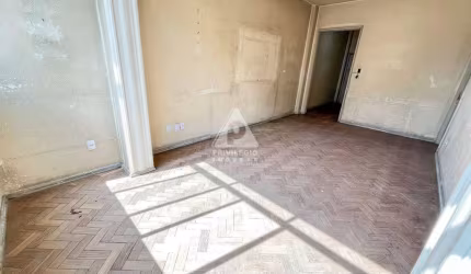 Apartamento a venda: 3 quartos com 1 vaga na escritura, posto 6 em Copacabana.