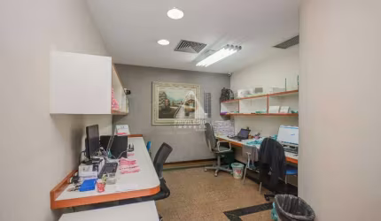 Incrível Sala Comercial com 5 escritórios.