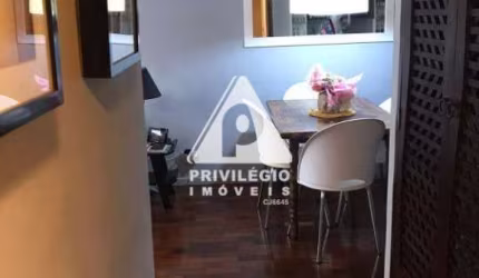 Apartamento à venda, 2 quartos, 1 suíte, 1 vaga, Copacabana - RIO DE JANEIRO/RJ