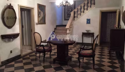 Casa de rua à venda, 4 quartos, 2 suítes, 2 vagas, Copacabana - RIO DE JANEIRO/RJ