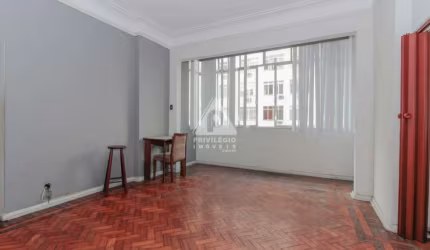 Apartamento a venda. Copacabana, 3 quartos, Posto 2, quadra da praia.