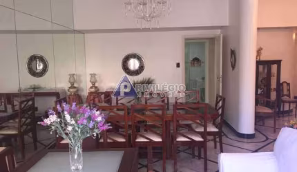 Excelente apartamento 3 quartos em Copacabana