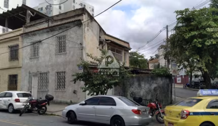 Casa frente de rua residencial com segurança - Entre Norte Shopping e Méier