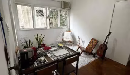 Apartamento de 2 quartos reformado em Laranjeiras