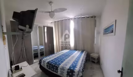 Excelente Casa de vila residencial com 3 quartos, terraço com churrasqueira e 2 vagas de garagem