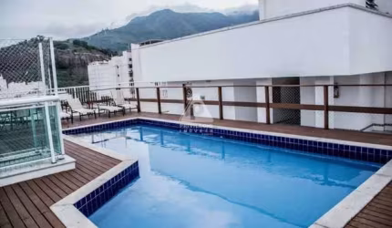 APARTAMENTO TOTALMENTE REFORMADO 2 quartos, suíte, portaria 24 horas ao lado do Maracanã