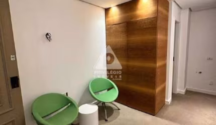 Sala comercial com 52m2, com banheiro, no Edif. Empresarial Amadeus Mozart (Edif. Amarelinho)