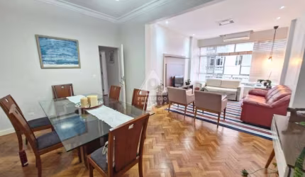 Salão, 3 quartos sendo 1 suíte, banheiro social, cozinha e banheiro de serviço.