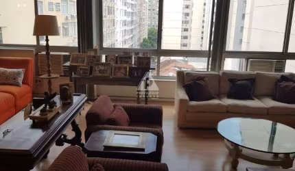 Privilégio vende: Excelente apartamento no posto 4.