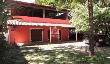 Maravilhosa casa na Estrada do Itanhangá.