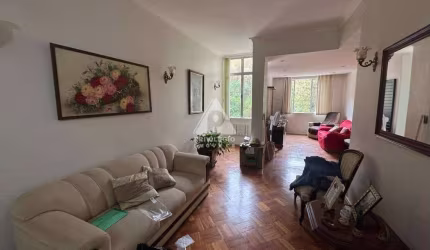 'Viva o Melhor do Leme: Apartamento de 3 Quartos com Vista Maravilhosa'