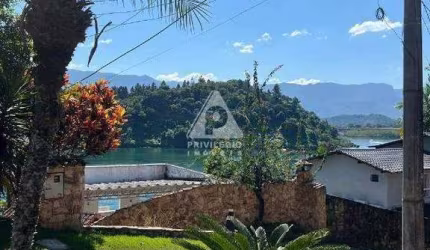 Casa à Venda com 2 Quartos em Angra dos Reis