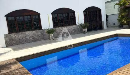 SALÃO, 4 QUARTOS (3 SUÍTES), LAVABO, PISCINA, SAUNA, CHURRASQUEIRA, 2 VAGAS