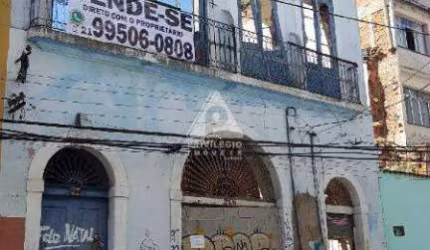 VENDO TERRENO (ANTIGO CASARÃO COM 3 PAVIMENTOS E ÁREA EXTERNA)