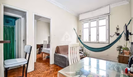 APARTAMENTO DE QUARTOS E SALA NO CENTRO