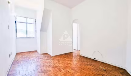 Apartamento 2 Quartos, Dependência e Vaga a Venda no Coração de Botafogo
