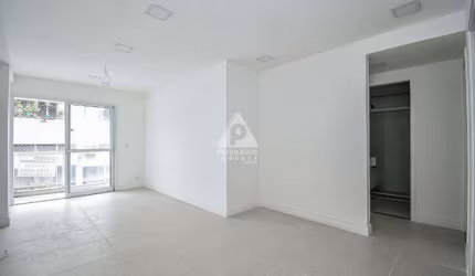 Excelente apartamento de 3 quartos em Botafogo com 2 varandas e vaga. Prédio com infraestrutura.