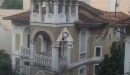 Casa Centenária Essa residência quase centenária é um oásis de tranquilidade em Laranjeiras.