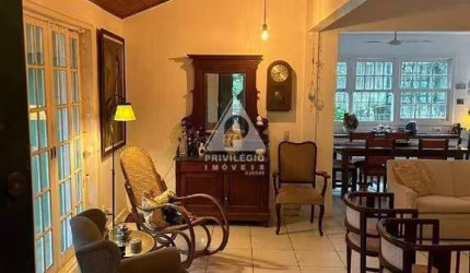 Casa linear em condomínio fechado/ 3 quartos, 2 suítes, 5 vagas, com 1282 m²/ Itanhangá