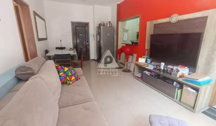 Apartamento Reformado com 2 Quartos – Sol da Manhã e Vista Verde