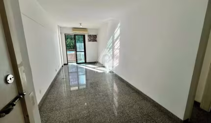 Apartamento de dois quartos suítes com varanda e vaga de garagem em Botafogo disponível pra venda na Privilégio Imóveis