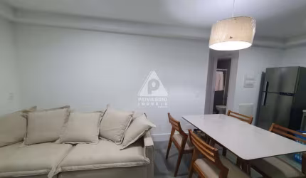 Em Copacabana: Maravilhoso apartamento de 2 quartos, com varandão e 1 vaga na escritura.
