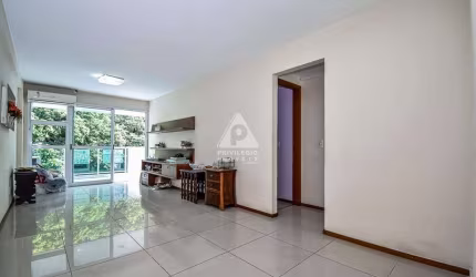 Botafogo! Sala, varanda, 3 quartos, 1 suite, dependências, 2 vagas, infra, 105m²