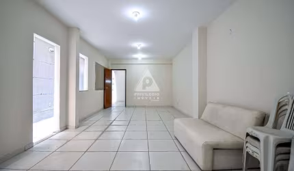 Prédio Comercial no Humaitá, 238 m², 9 salas, 6 banheiros