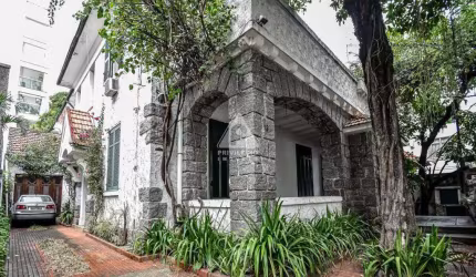 Excelente casa com 6 quartos, em rua transversal, no melhor ponto de Botafogo!