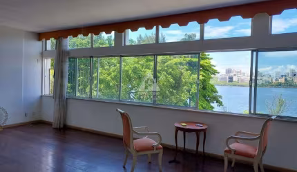 Apartamento com 200m² planta original, 4 quartos com vista incrível da Lagoa, Morro Dois Irmãos e Pedra da Gávea, sol da tarde.