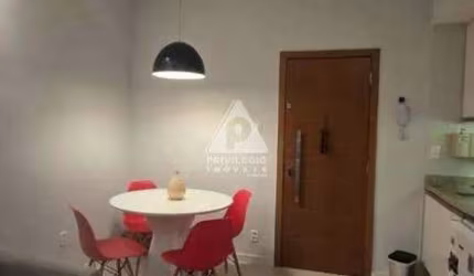 Oportunidade única! Lindo apartamento estilo studio à venda, localizado no coração de Laranjeiras.