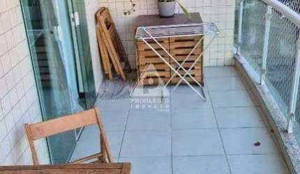 No melhor ponto de Vila Isabel! Excelente apartamento de dois quartos, com vaga na escritura, varanda e dependências completas.