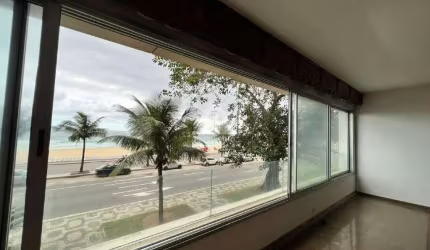 Apartamento com vista mar, tipo garden, sala ampla, 4 quartos, suíte, 290 m², 2 vagas de garagem, na Delfim Moreira, Leblon.