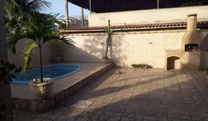 Ótima casa Duplex , com acessos independentes.1º pavimento , garagem 2 carros,loja para rua,sala,3 quartos,cozinha,banheiro,área de serviço,área exter