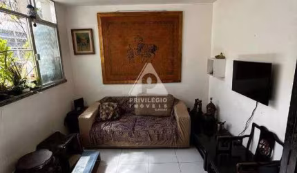 Apartamento duplex com 3 quartos no Leblon