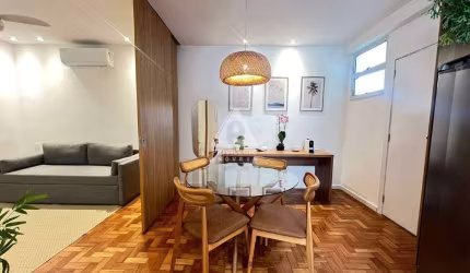 Apartamento de 1 sala e 2 quartos, sendo 1 retrátil, com requinte e vaga na garagem.