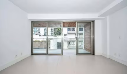Maravilhosa Cobertura Duplex, novíssima, 3 quartos, sendo 1 suíte, piscina, 2 vagas na garagem no bairro mais chic e charmoso do Rio: Leblon!