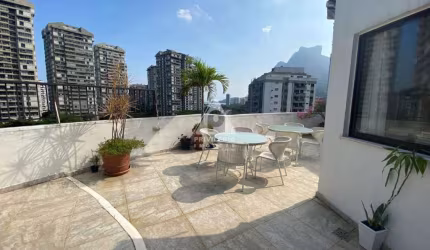 Cobertura duplex com vista para o mar e Pedra da Gávea