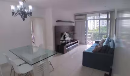 Apartamento com 2 quartos, varanda, vaga de garagem, no Leblon, vista para o Cristo Redentor