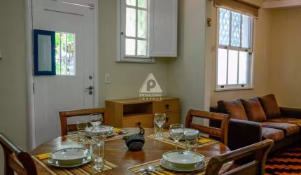 Casa em Ipanema! Com 02 suítes, closet e área externa exclusiva de uso do imóvel.