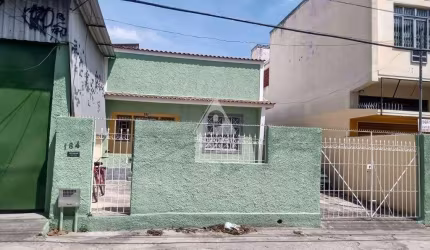 EXCELENTE LOCALIZAÇAO, JUNTO SHOPPING,CASA FRENTE RUA COM GALPAO 400 M2 ANEXO