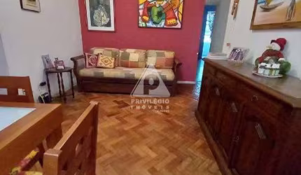 Apartamento de 2 quartos na Glória disponível para venda Sala ampla clara e arejada, 2 quartos, cozinha, banheiro social e com dependência completa.