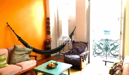 Casa triplex com 10 quartos, hotel/hostel, colado ao metrô da Glória