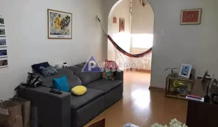 Excelente apartamento 2 quartos no Catete