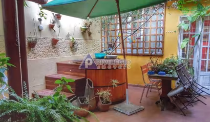 Excelente apartamento 3 quartos tipo casa em Santa Teresa na Rua Progresso ,proximo ao Largo das Neves
