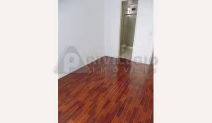 Excelente apartamento 2 quartos no Cosme velho