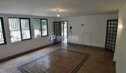 Majestosa casa triplex no Cosme Velho