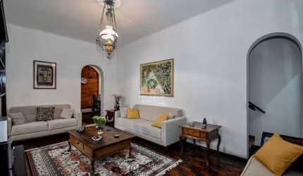 Casa Triplex-4 quartos-1 suite-3 banheiros-terraço-vaga-270m2-Humaitá.