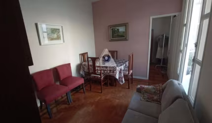 Vende-se excelente 3 quartos em Laranjeiras.
